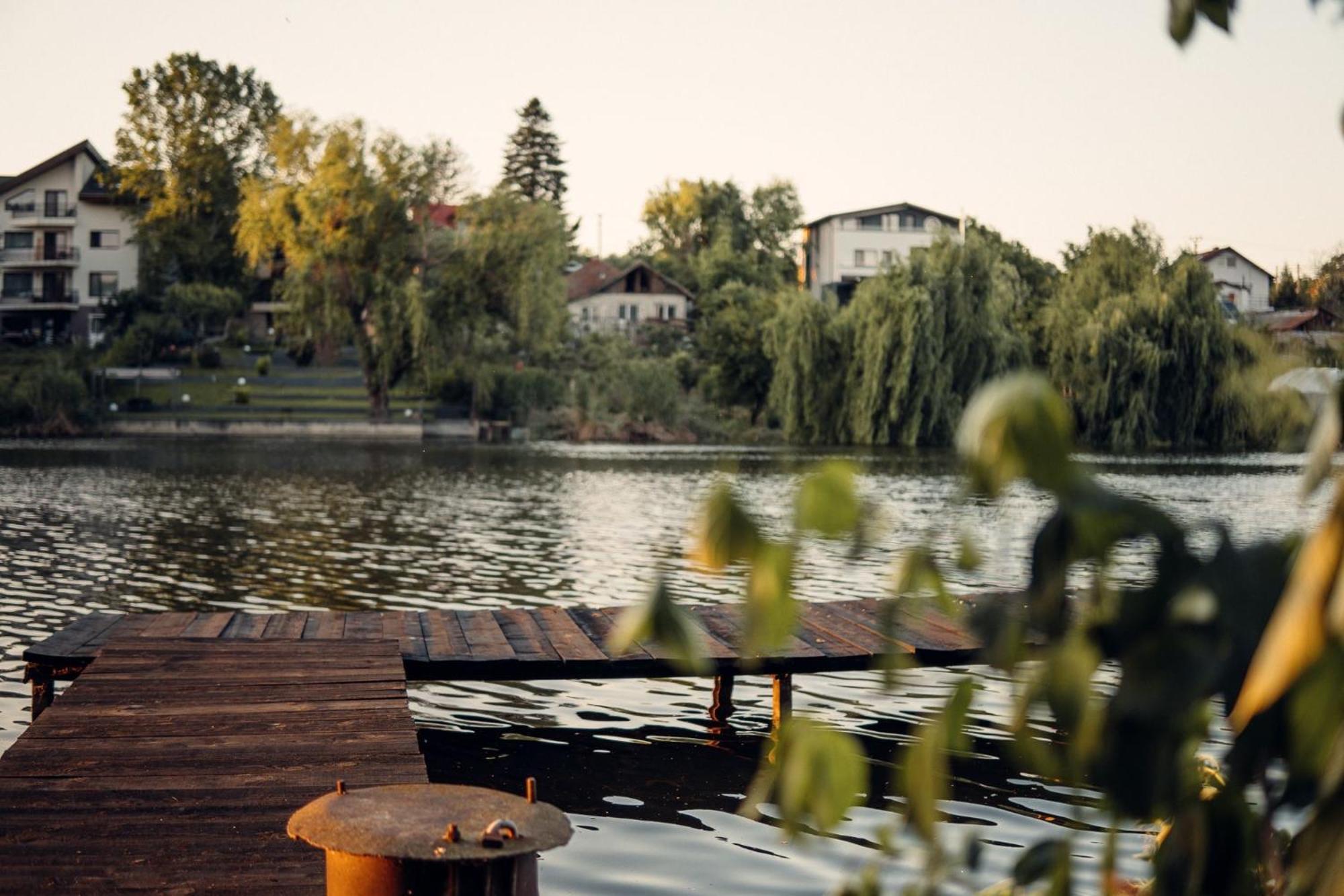 Madison Lake Villa Balotesti Buitenkant foto