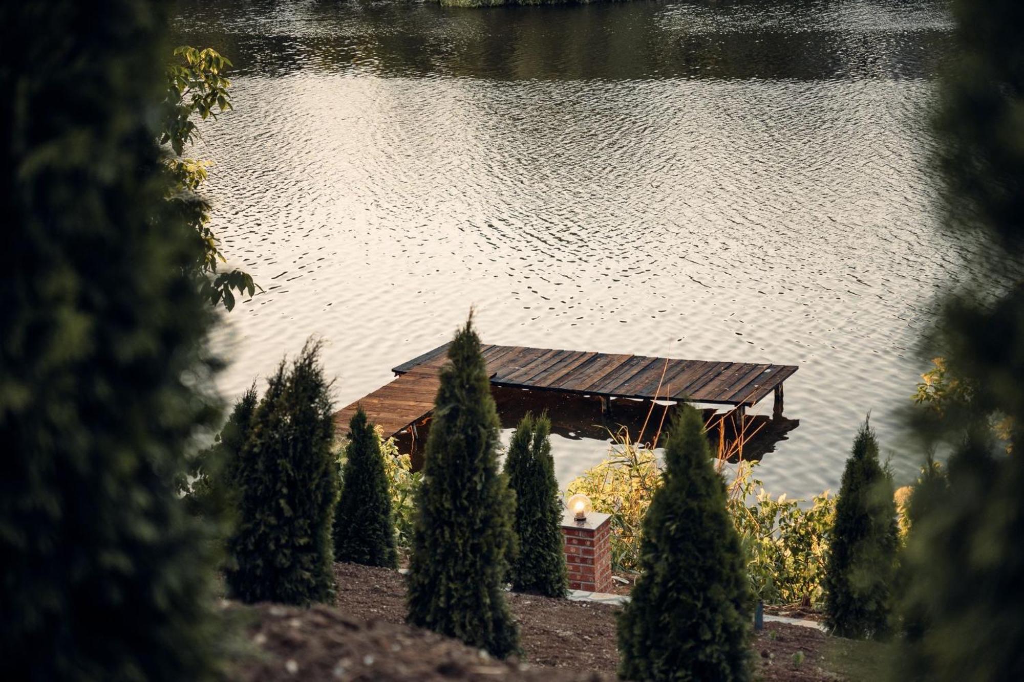 Madison Lake Villa Balotesti Buitenkant foto