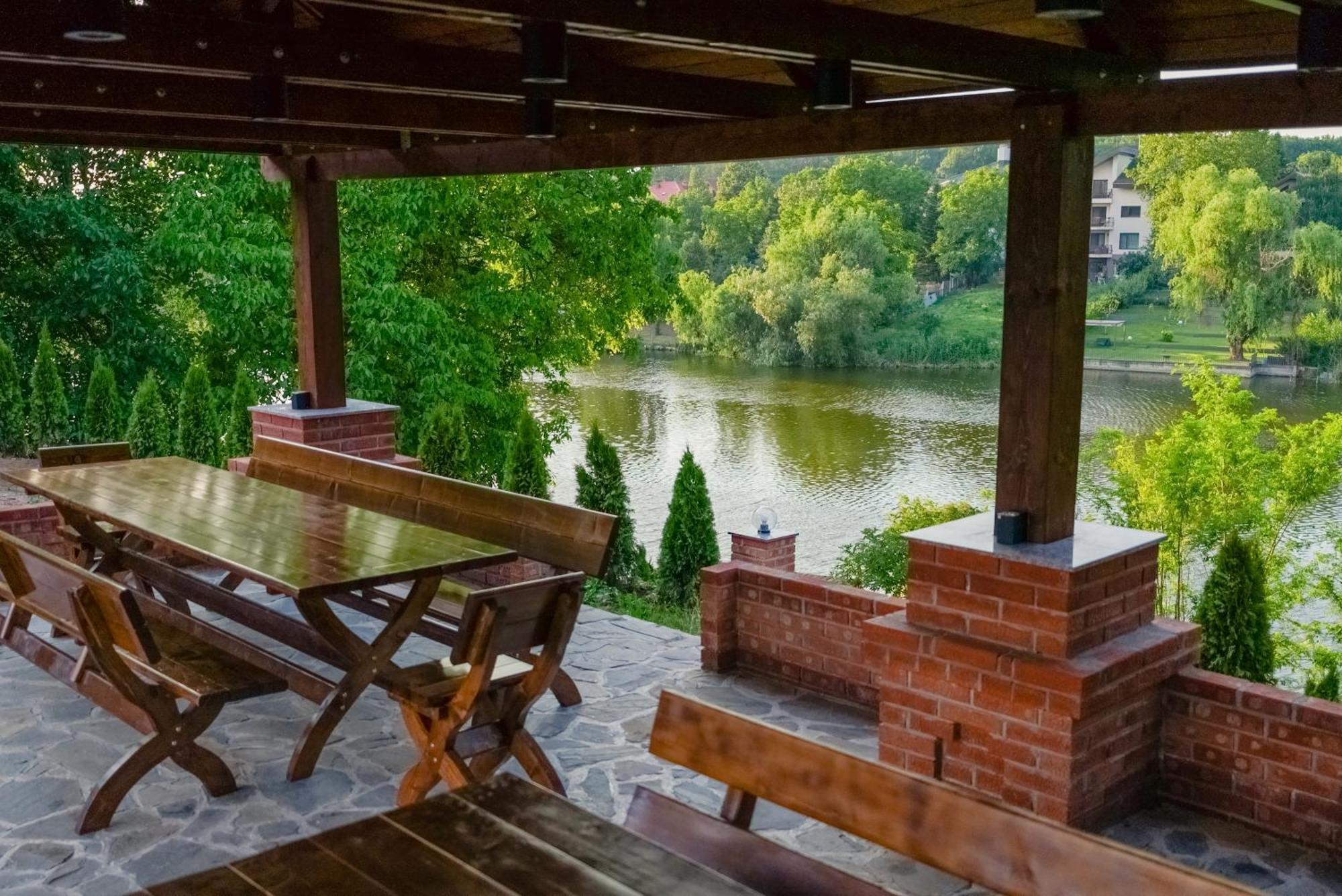 Madison Lake Villa Balotesti Buitenkant foto