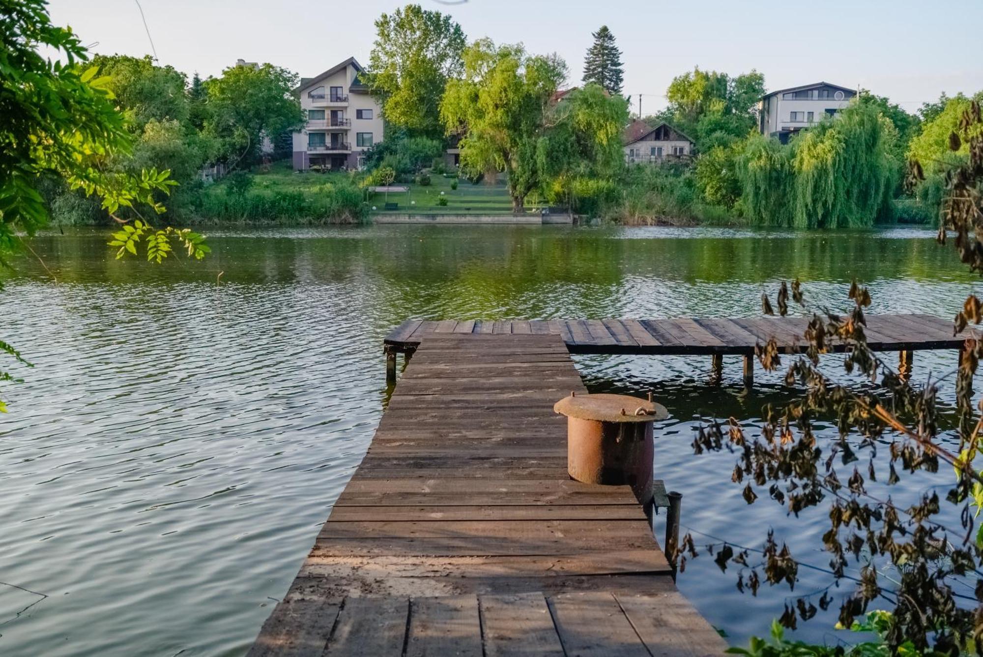 Madison Lake Villa Balotesti Buitenkant foto