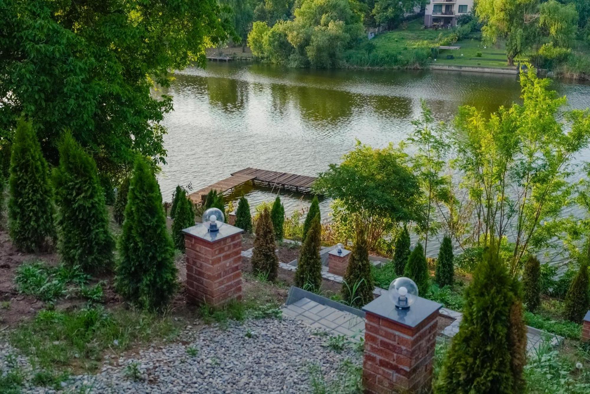 Madison Lake Villa Balotesti Buitenkant foto